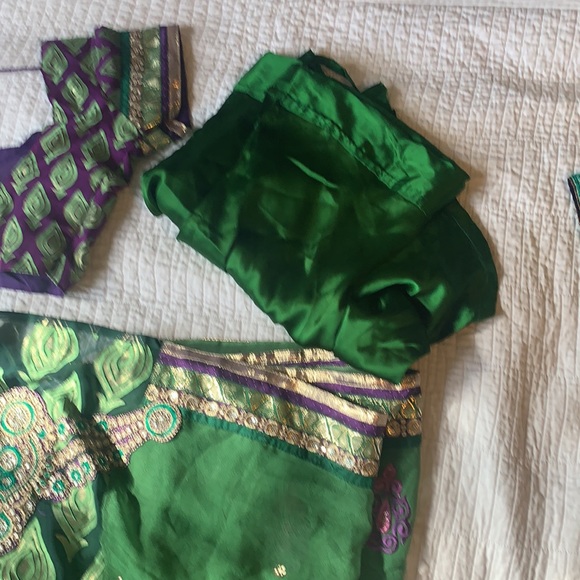 Shalwar Kameez 3piece can b taken out4 bigger size - Picture 2 of 5